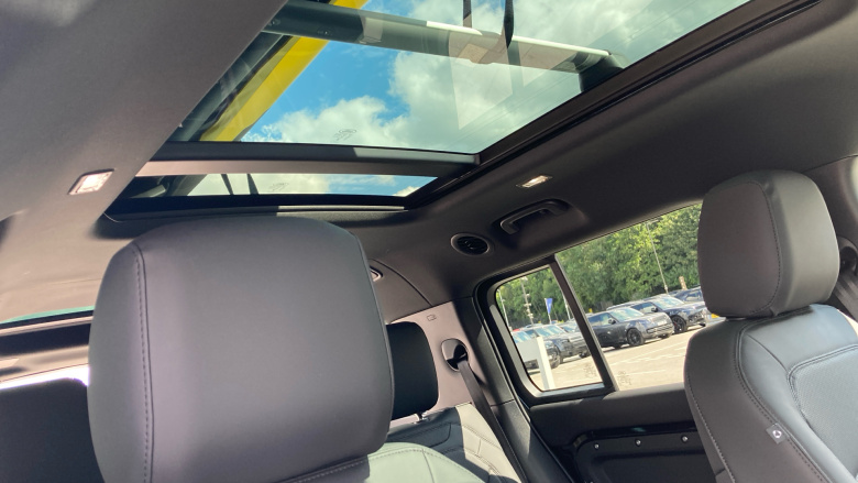 Land Rover Defender 3.0 D350 X-Dynamic SE 130 5dr Auto [8 Seat] Diesel Estate